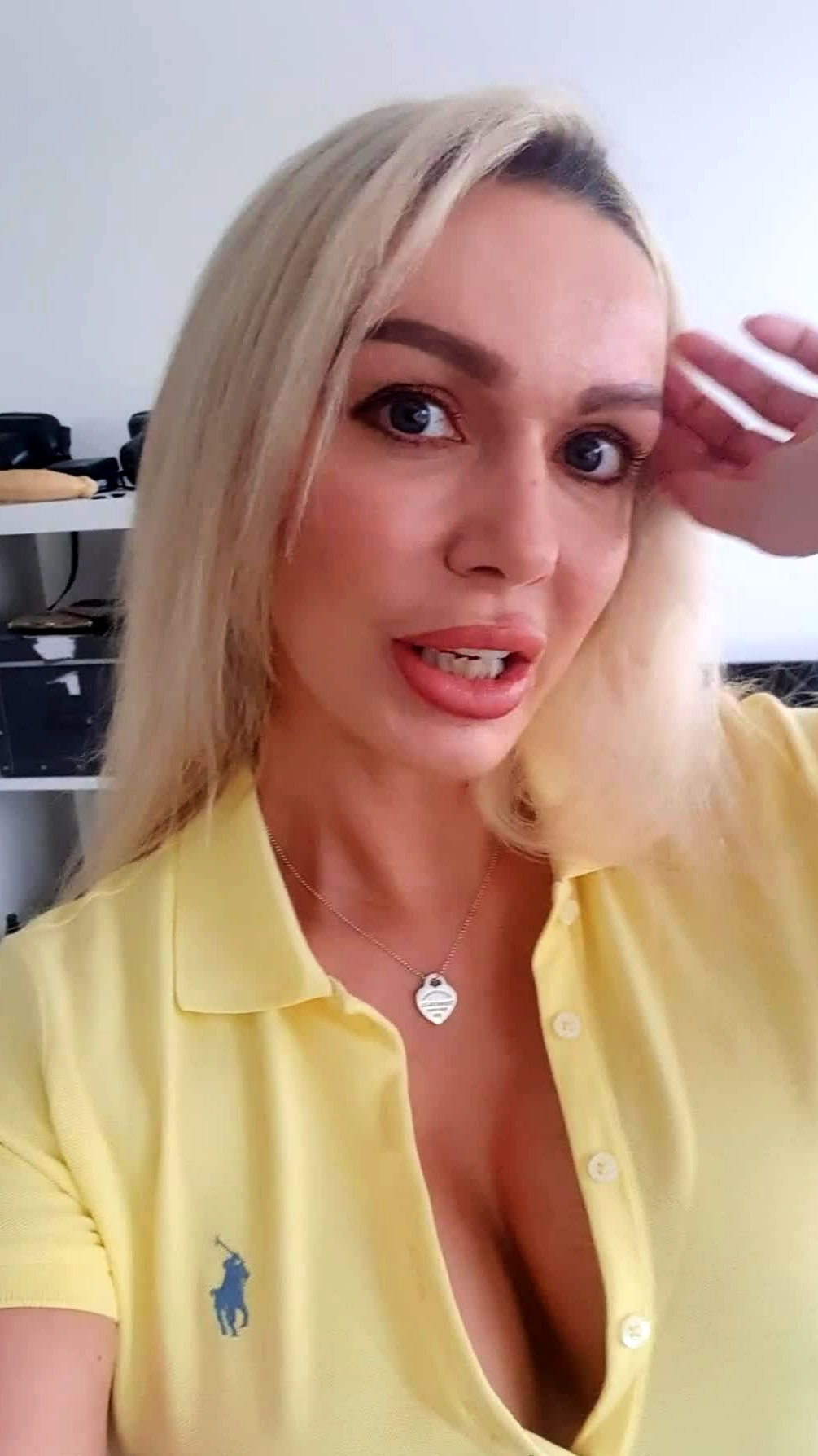 Наслаждайся Бесплатными HD Порно Видео - Amateur Milf Blonde Sabrina - -  VivaTube.com