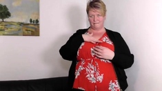 Lesley In British Mature Bbw Playing With Her Toys