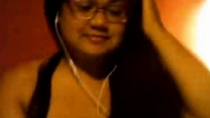 Cute chubby asian girl masturbates on webcam (no sound)