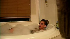 Amanda enjoys a relaxing and soothing bubble bath and plays with her fiery cunt